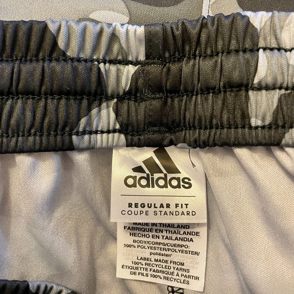 Pull-on red side striped shorts with pockets - Picture 3 of 8